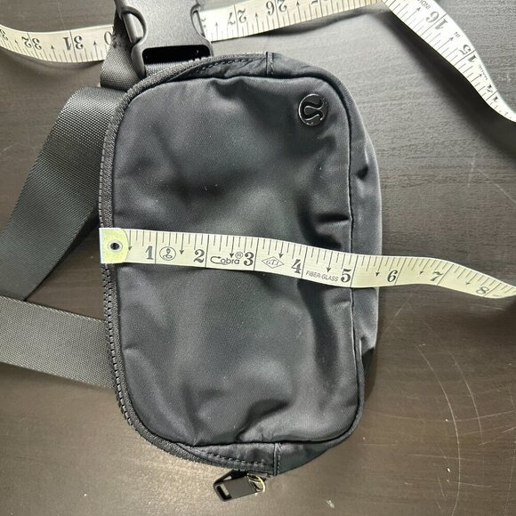 LULULEMON Everywhere Belt Bag Black - Picture 10 of 14